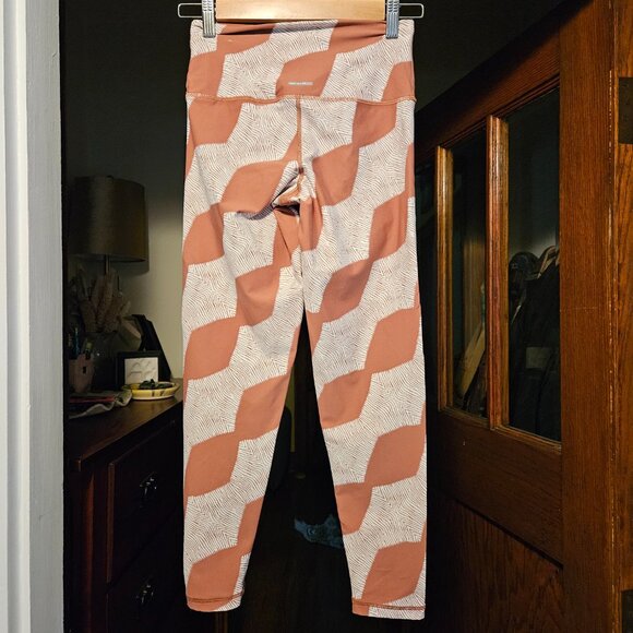 Aerie Women's Leggings - Diamond Pattern - Coral & White - Size Medium - Picture 3 of 8